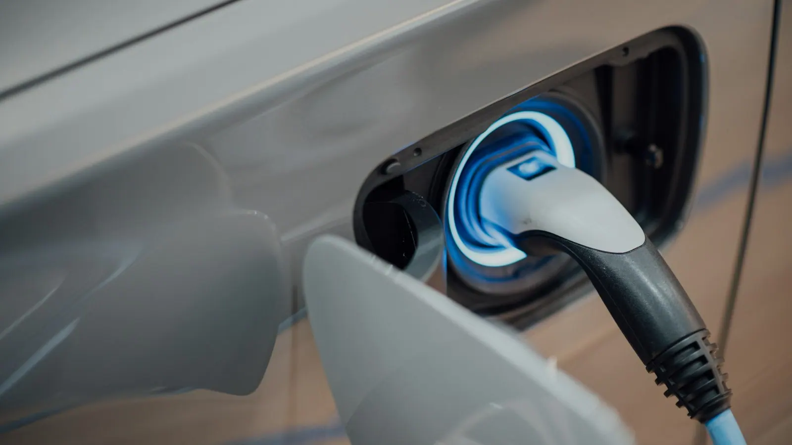 Elektrisch laden uitgelegd: AC, DC, snelladen